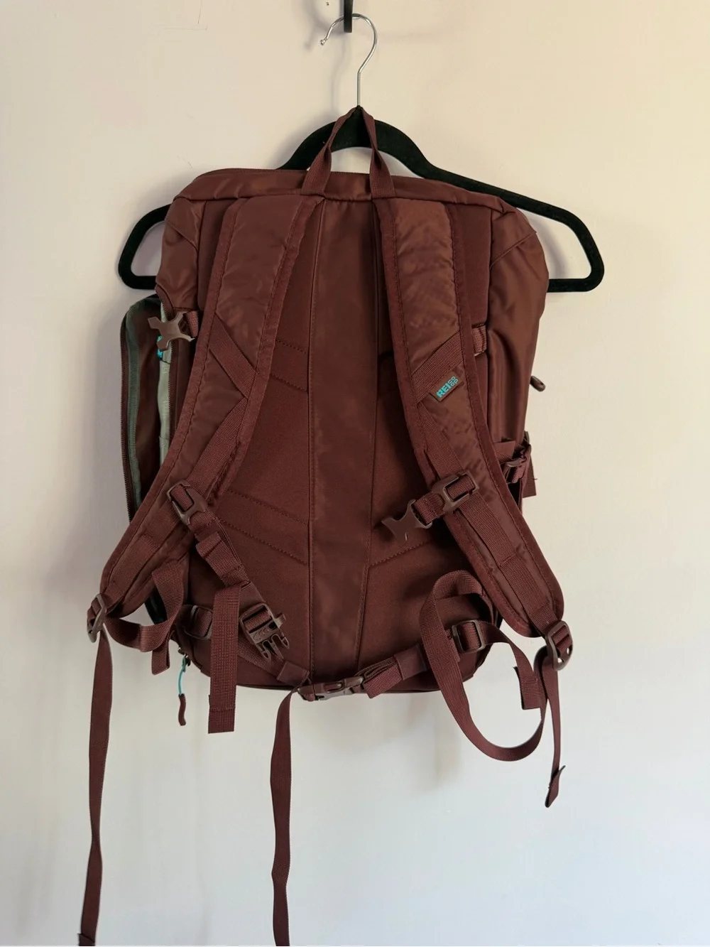 NWOT REI Maroon Ruckpack 18L Camping Hiking Backpack with Turquoise Accents